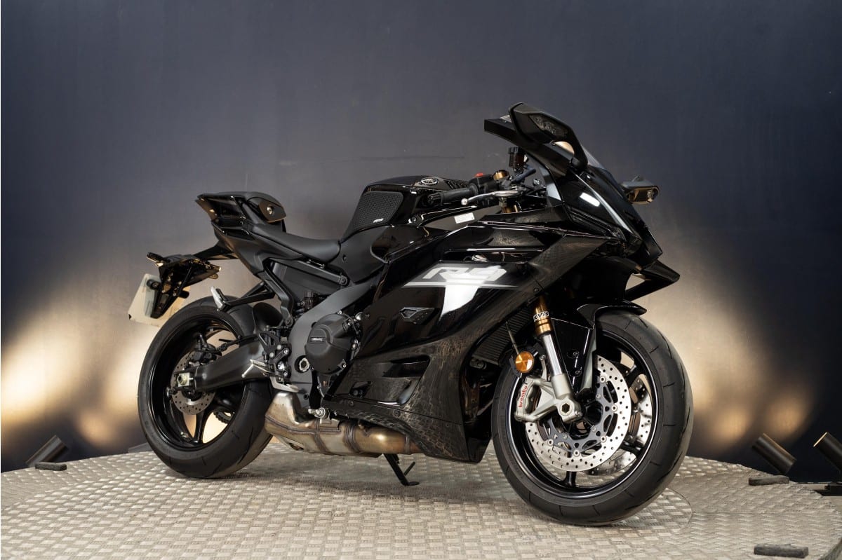 Yamaha R9