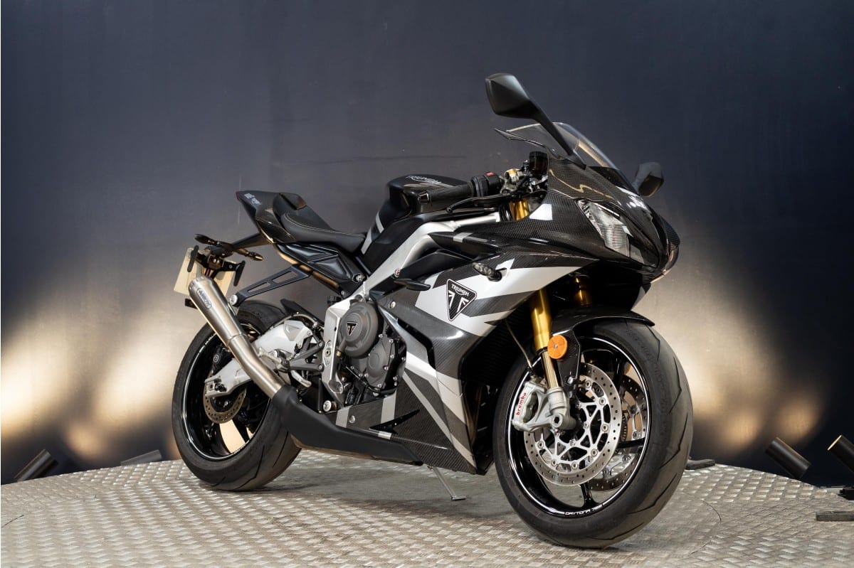 Triumph Daytona Moto 2