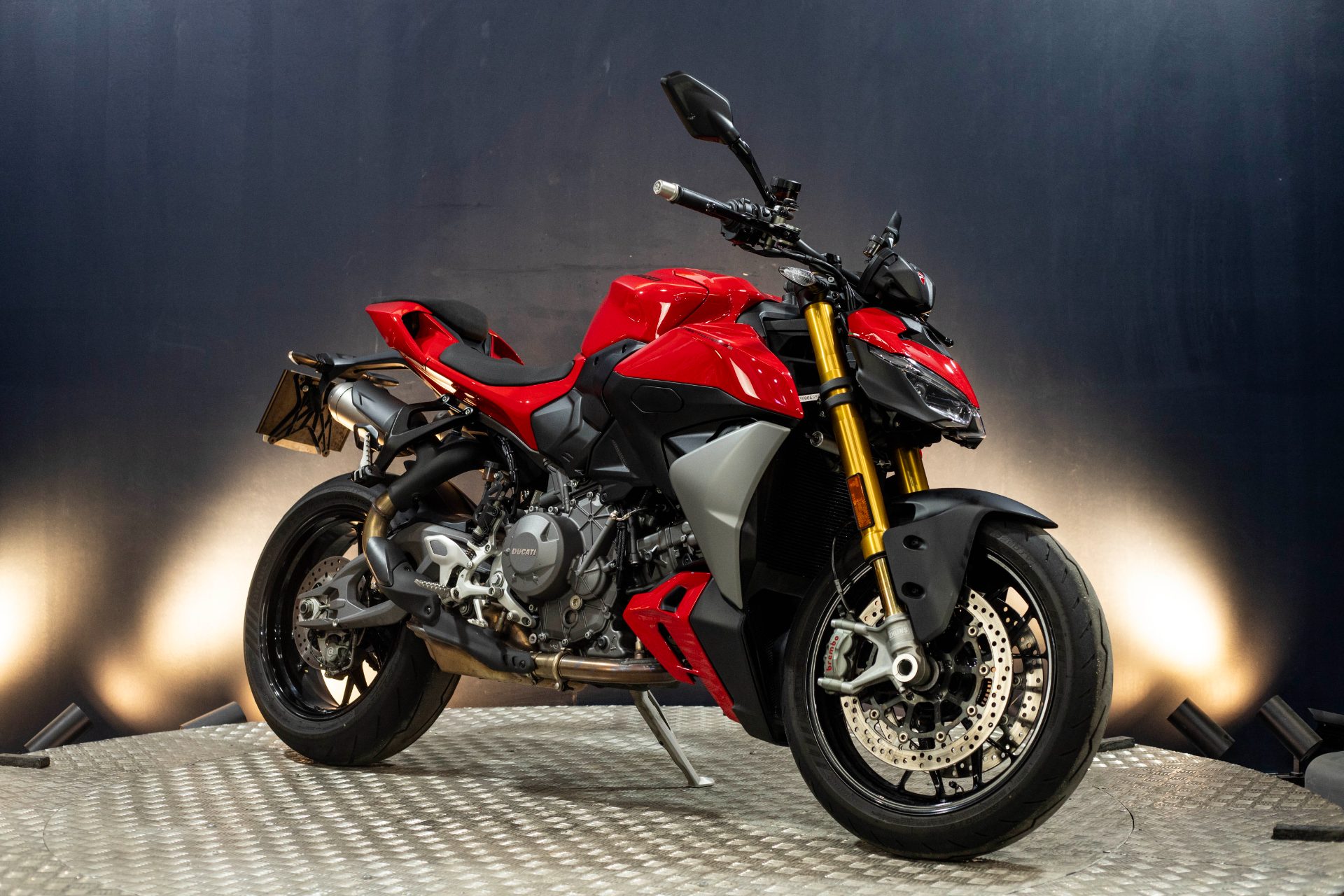 Ducati Streetfighter V2