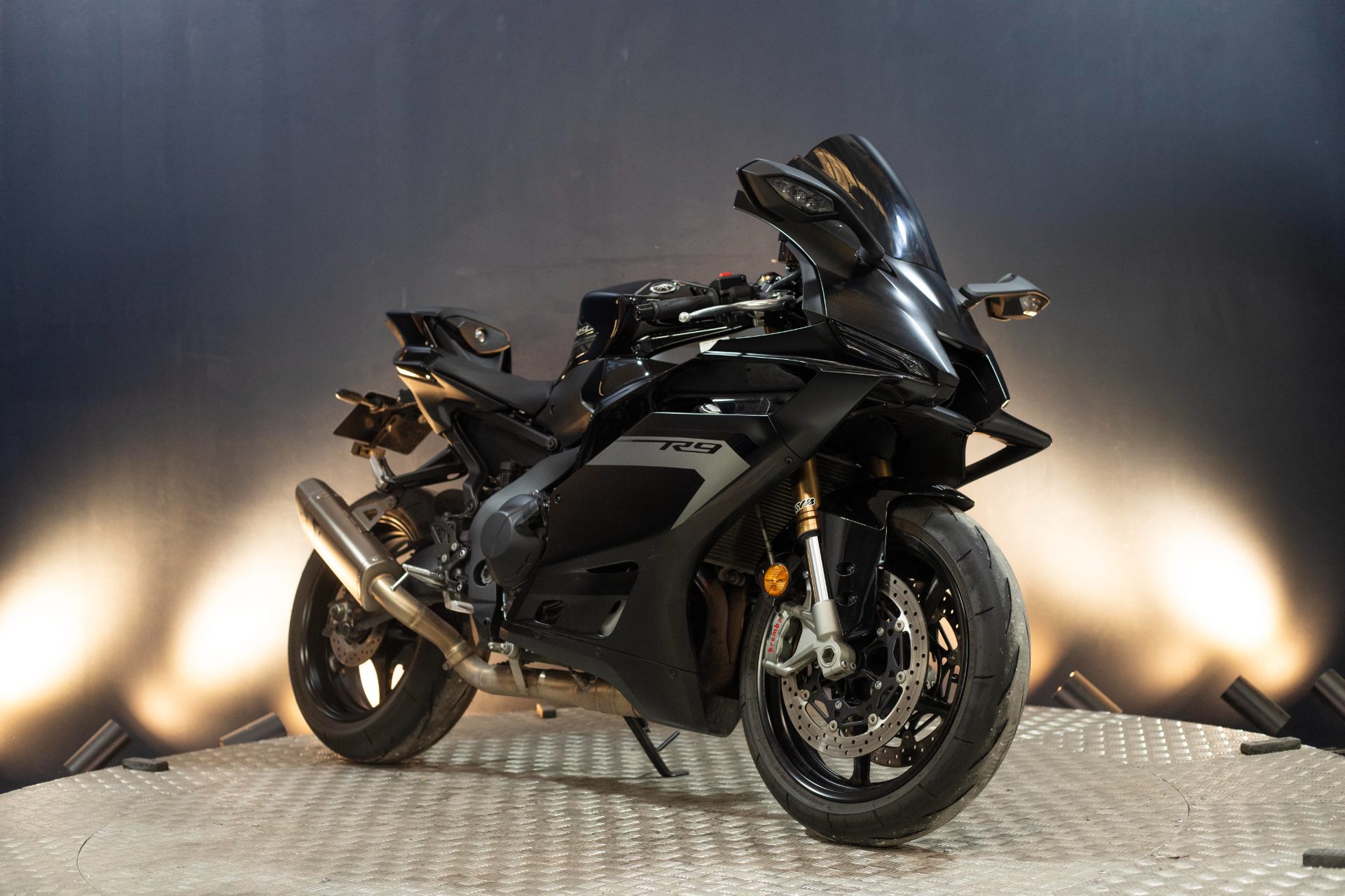 Yamaha R9